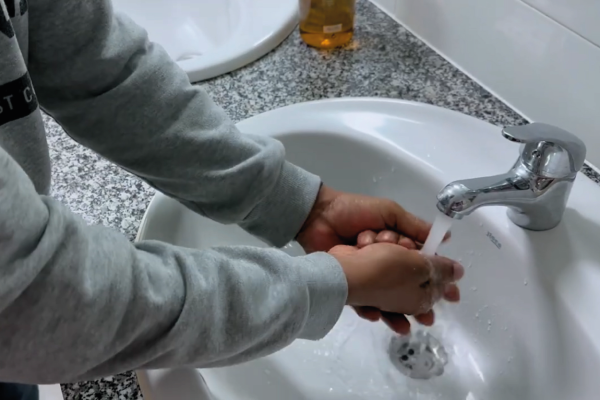Cáritas acompaña a más de 24.500 personas vulnerables gracias al apoyo de Aqualia